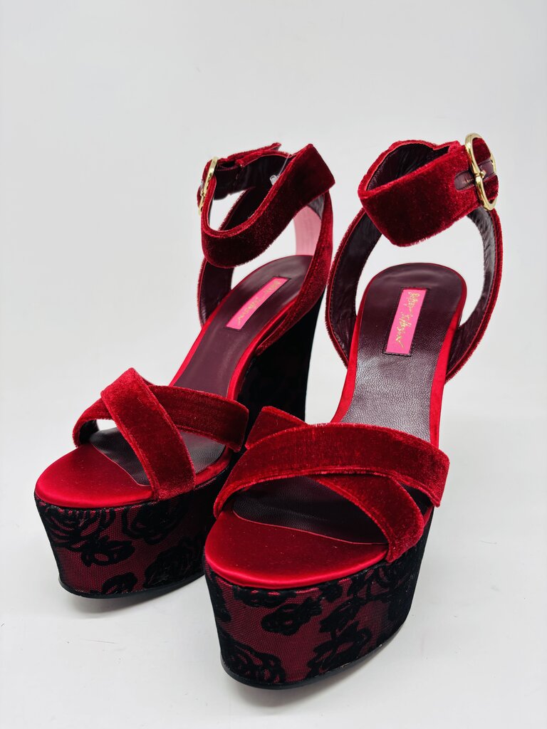 Betsey Johnson Wedge Burgundy 8