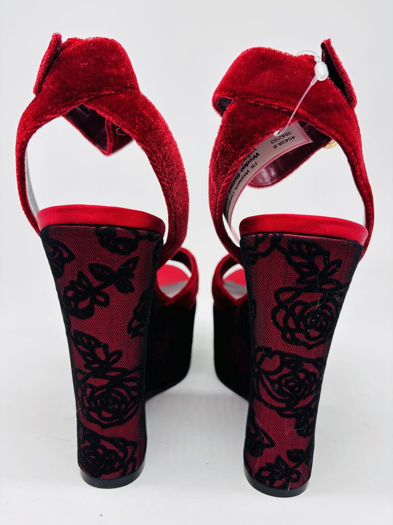 Betsey Johnson Wedge Burgundy 8