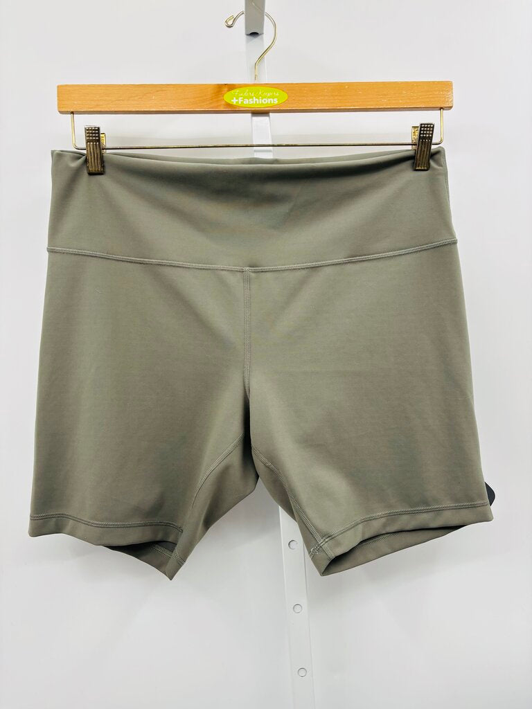 Lululemon Active Shorts Plus Green 18