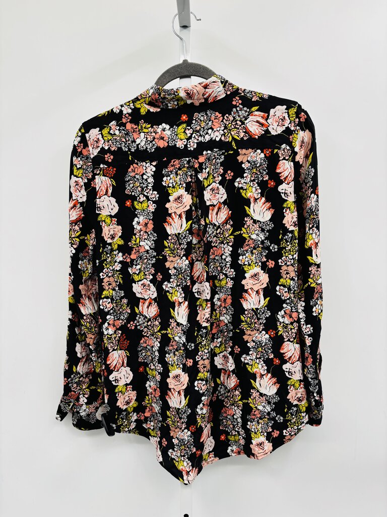 Equipment: Femme Blouse Black S