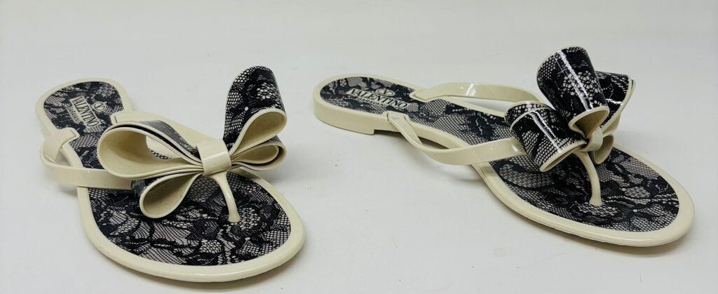 Valentino Garavani Flip Flops Beige 6.5