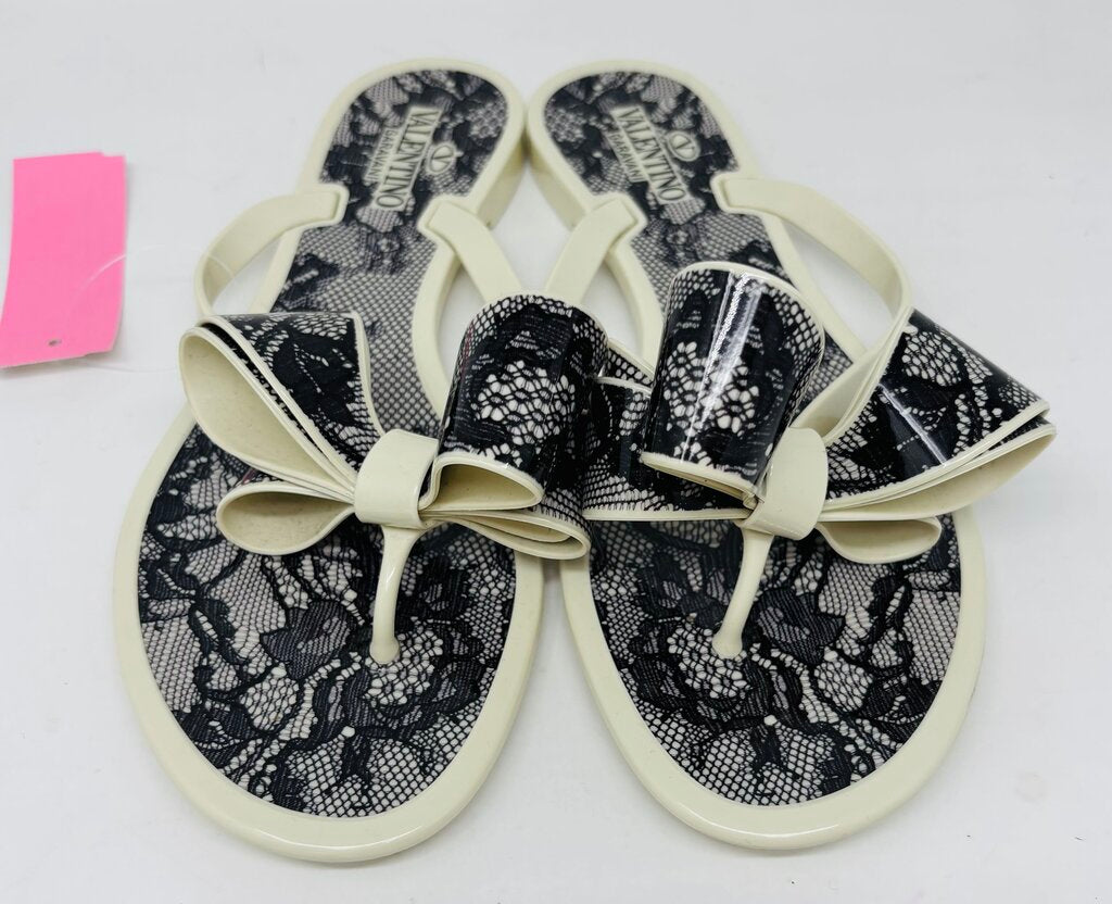 Valentino Garavani Flip Flops Beige 6.5