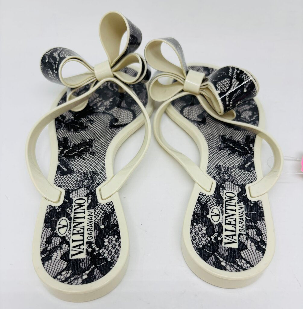 Valentino Garavani Flip Flops Beige 6.5