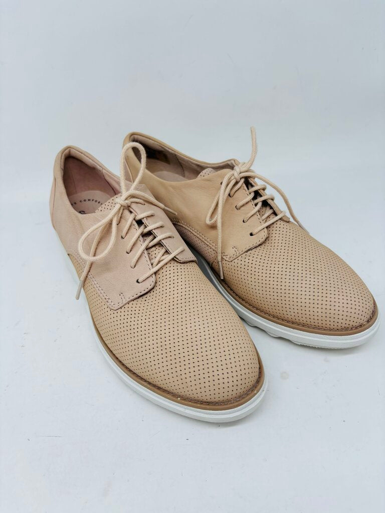 Clarks Oxfords Beige 8.5