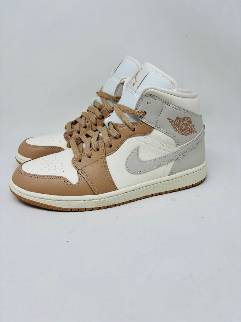 Nike Sneakers Tan 10