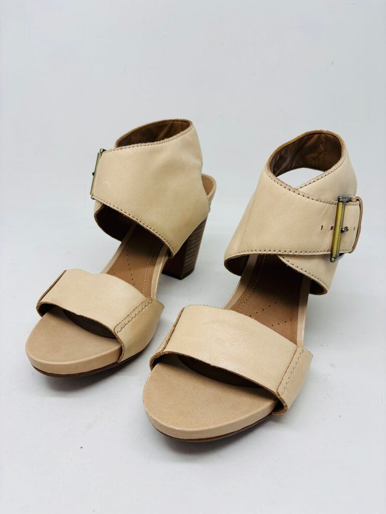 Clarks Heels Beige 8