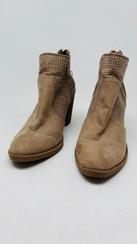 DV: Dolce Vita Bootie Brown 7.5