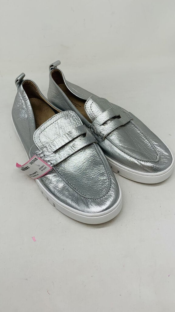 Vionic Loafers Silver 10
