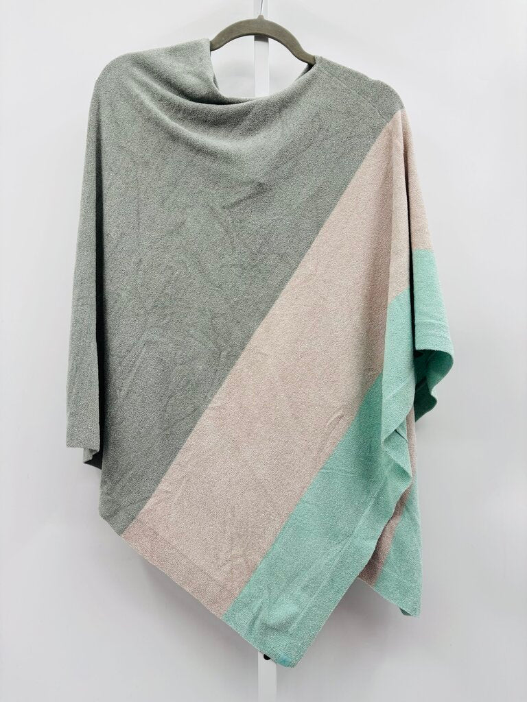 Barefoot Dreams Poncho Green OS