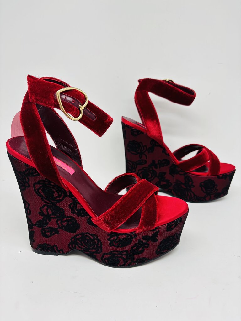 Betsey Johnson Wedge Burgundy 8