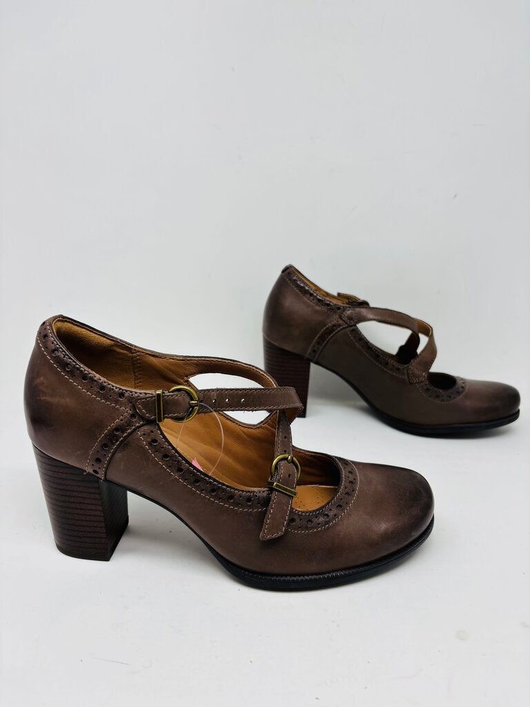 Clarks Heels Brown 6.5