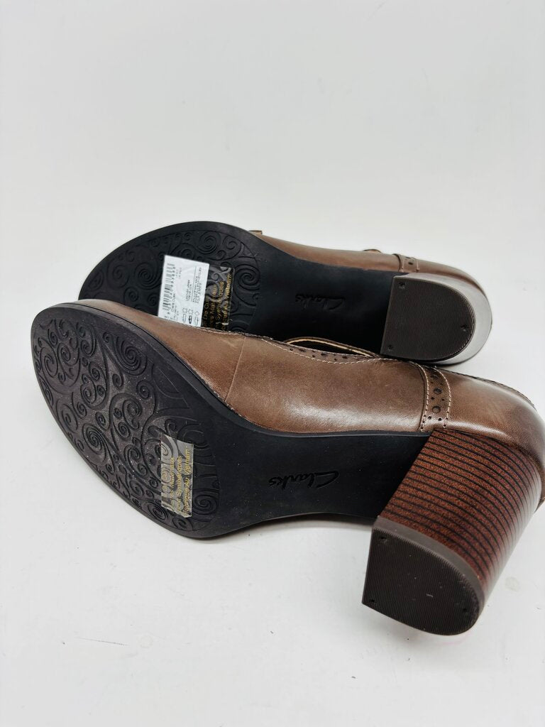 Clarks Heels Brown 6.5