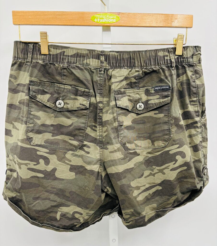 Social Standard Shorts Long Green XXL
