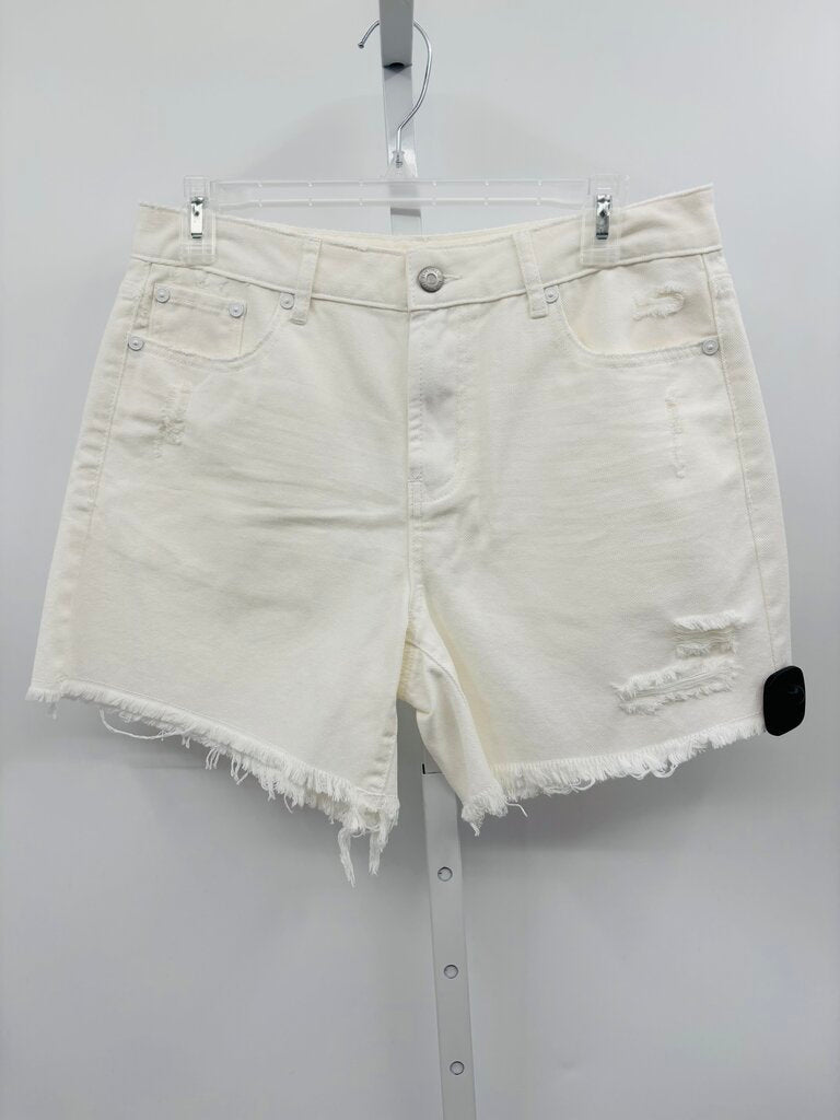 Tribal Shorts White 6