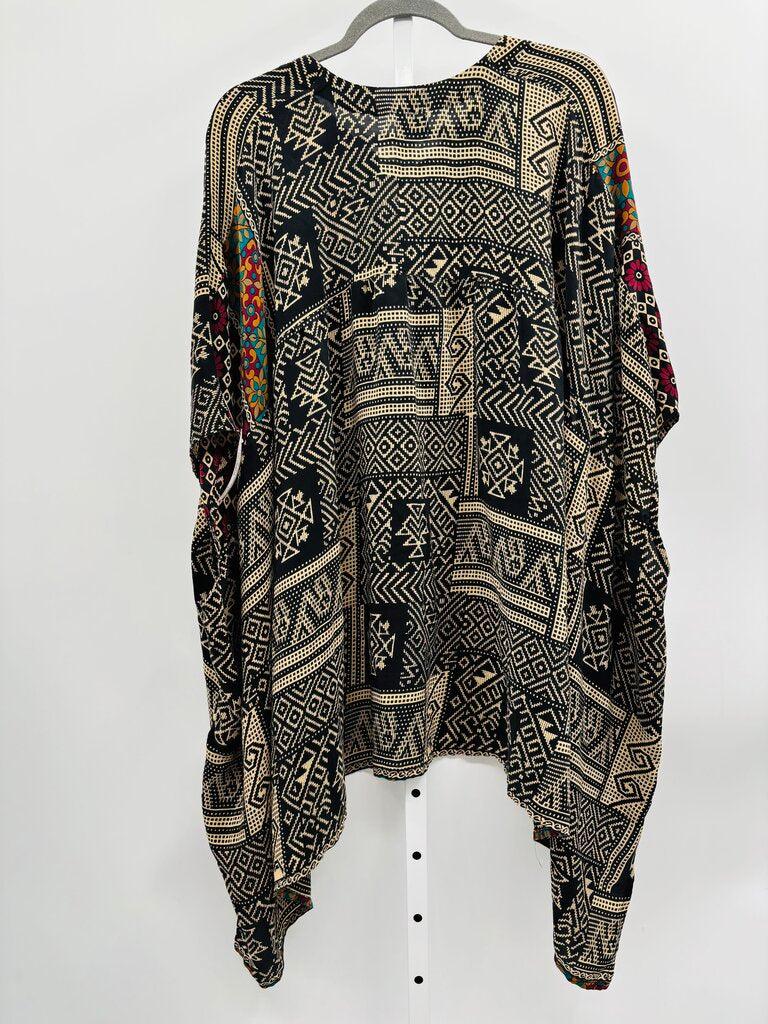She Lives Beauty Poncho Beige OS