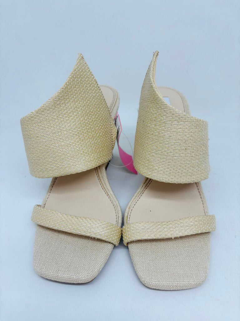 Gianni Bini Wedge Beige 5.5