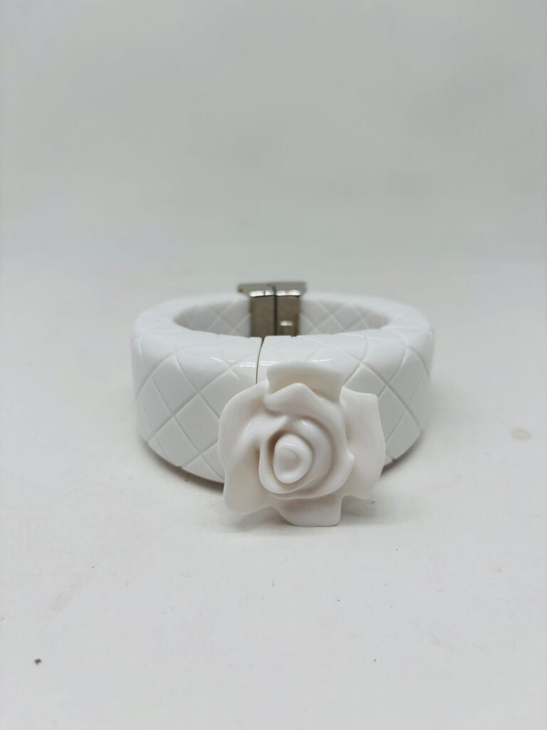 Balmain LUXURY JEWELRY White 2.5" Dia