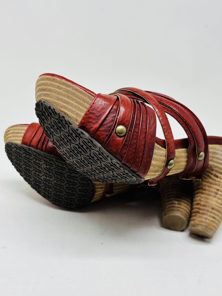 Frye Heels Burgundy 9