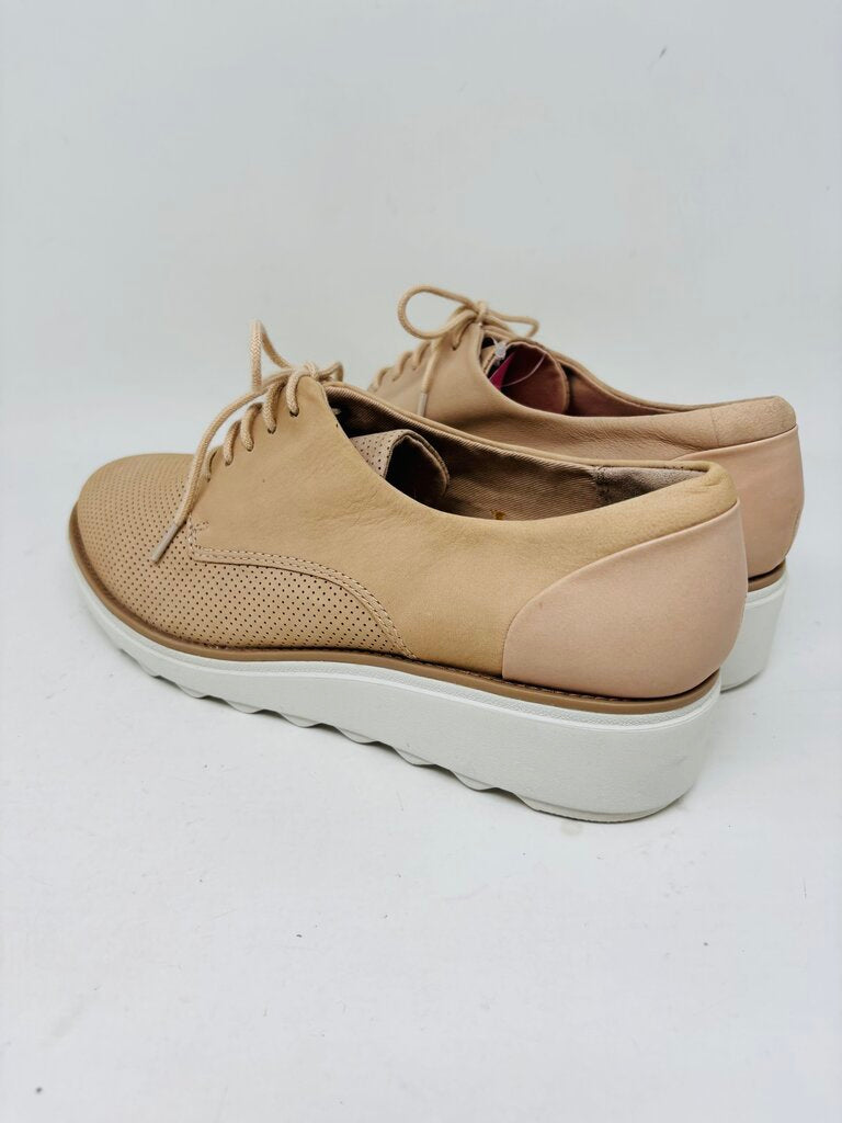 Clarks Oxfords Beige 8.5