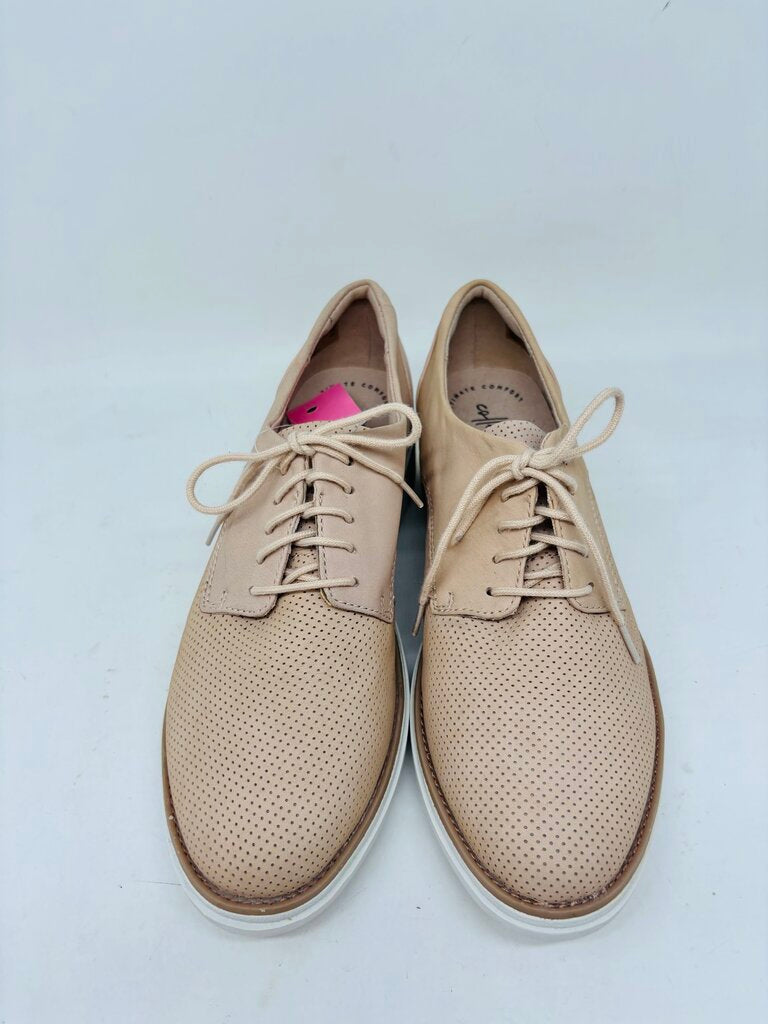 Clarks Oxfords Beige 8.5