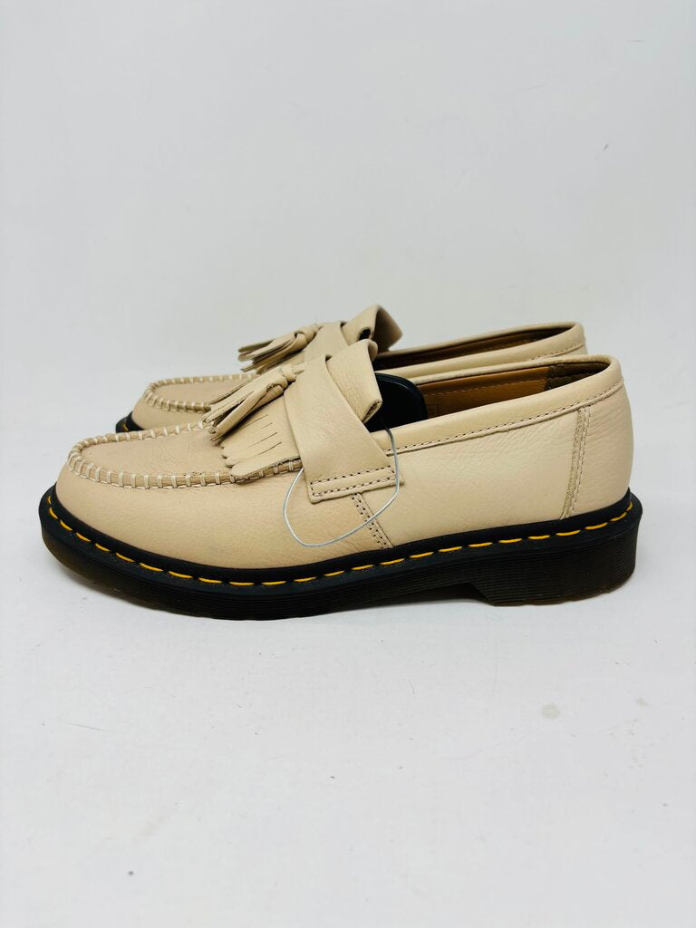 Dr. Martens Loafers Beige 9