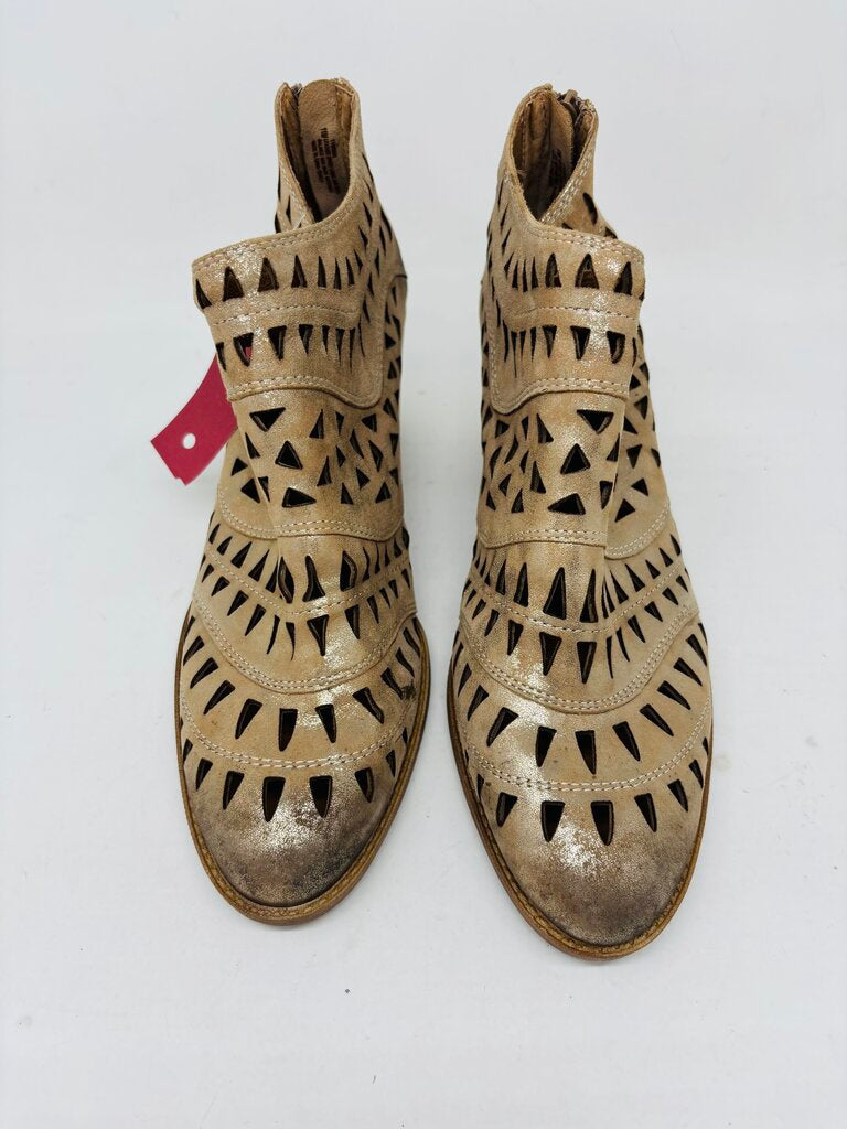 Sofft Bootie Tan 11