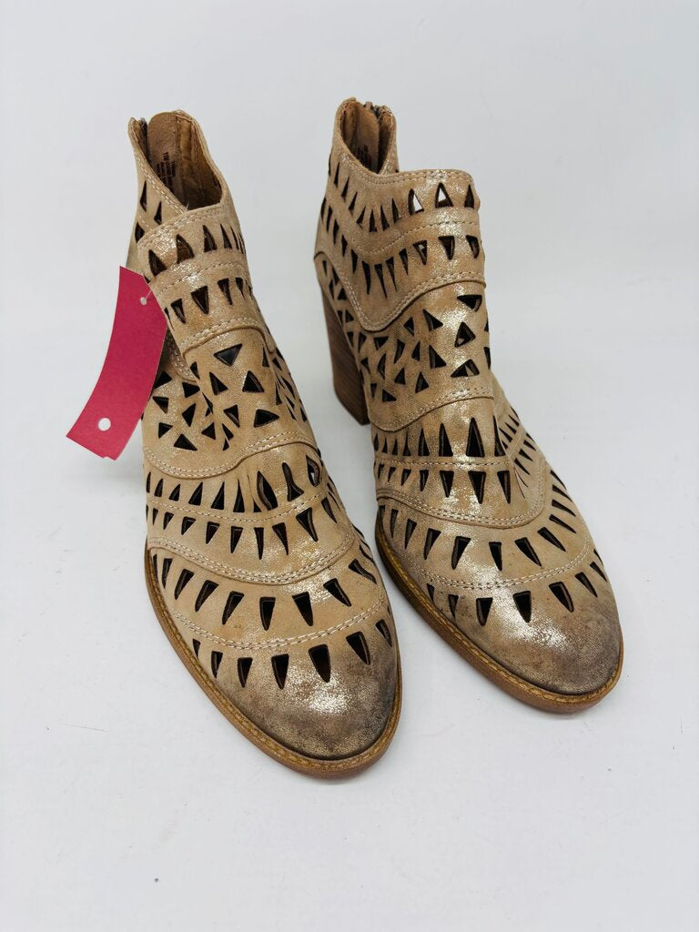 Sofft Bootie Tan 11