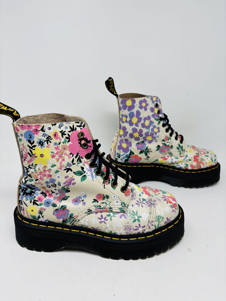 Dr. Martens Ankle Boots Multi 8