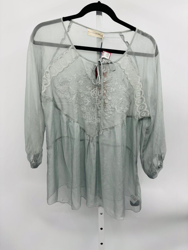 4 Love and Liberty Blouse Grey M