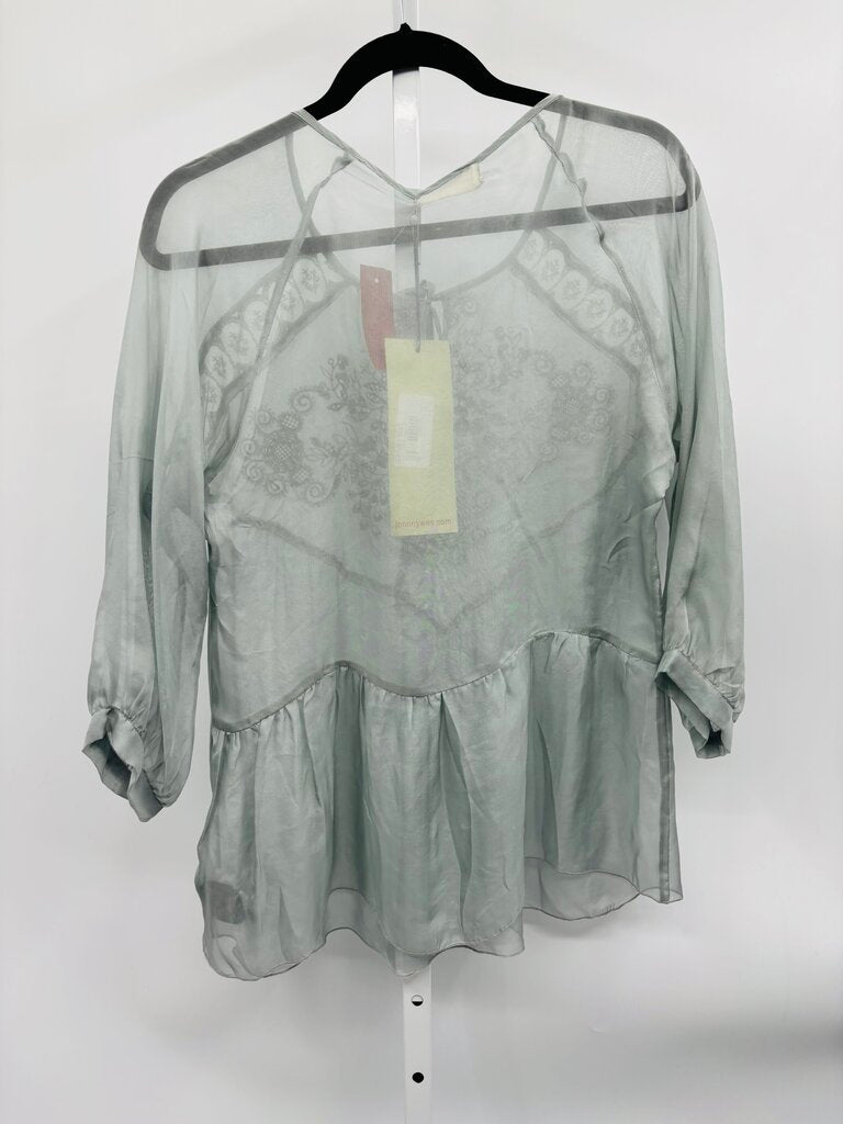 4 Love and Liberty Blouse Grey M