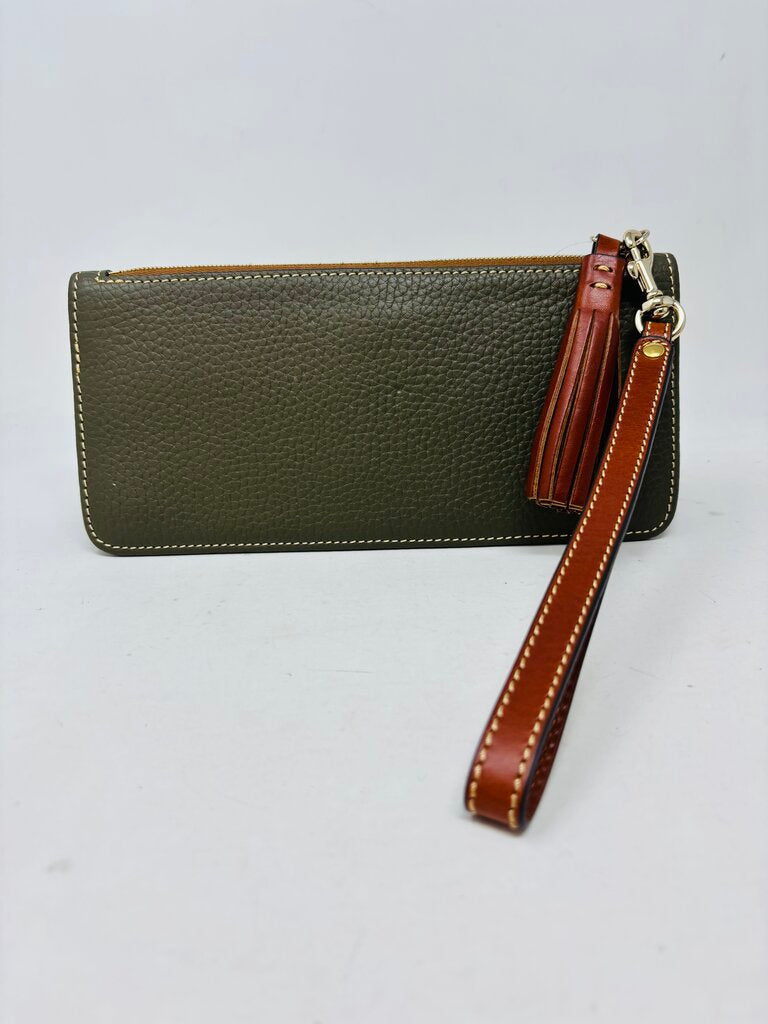 Dooney & Bourke Wristlet Green
