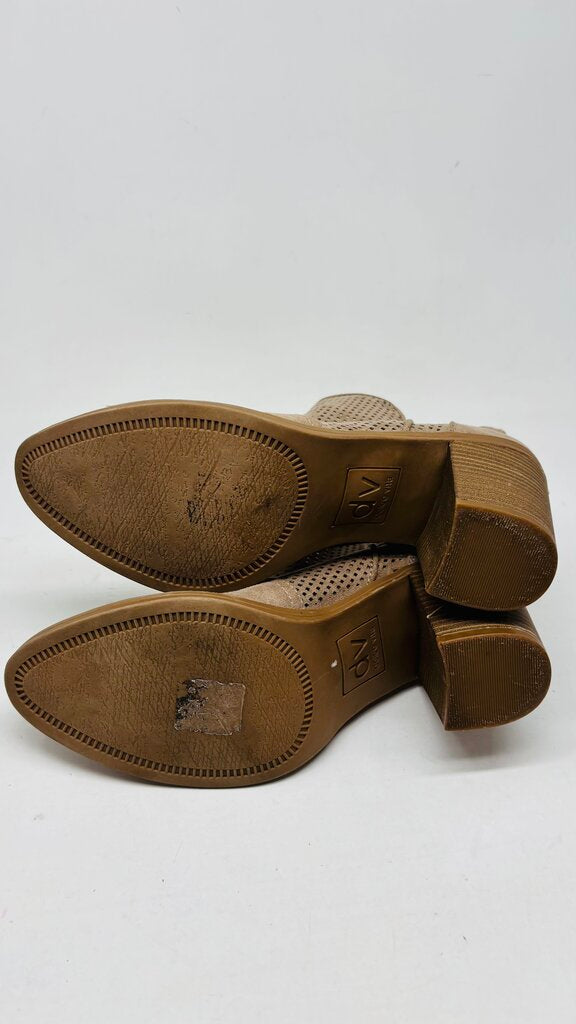 DV: Dolce Vita Bootie Brown 7.5