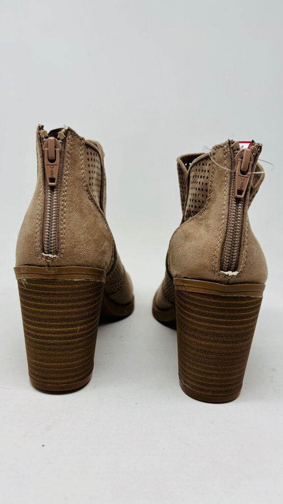 DV: Dolce Vita Bootie Brown 7.5