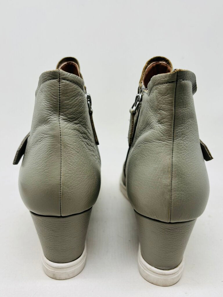 Linea Paolo Bootie Grey 11