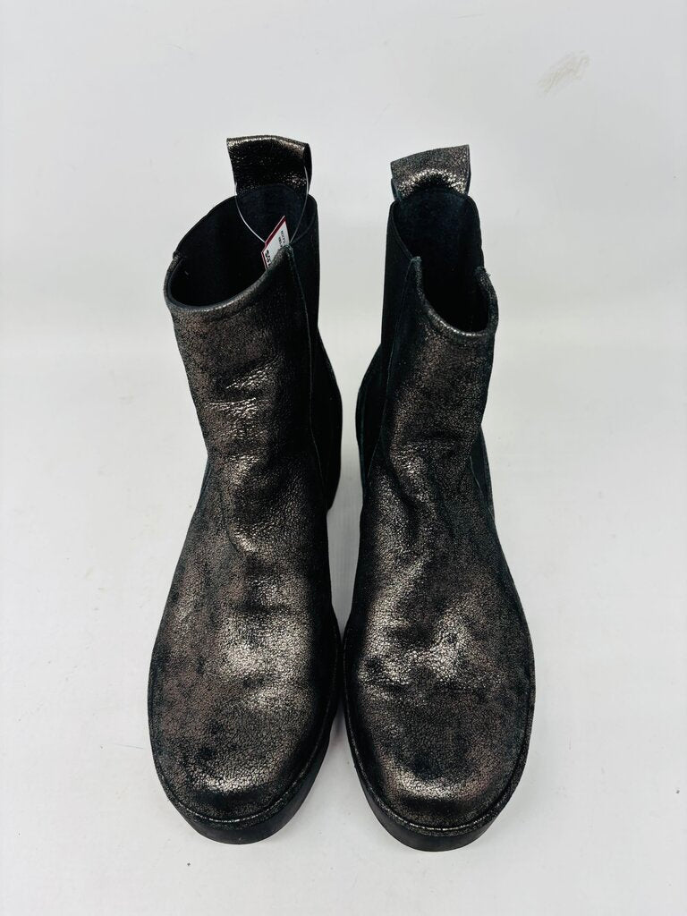 FLY London Ankle Boots Gold 9